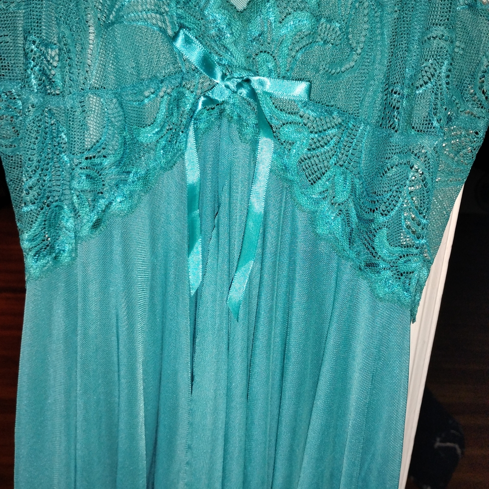 Elegant Teal Lace Sleepwear